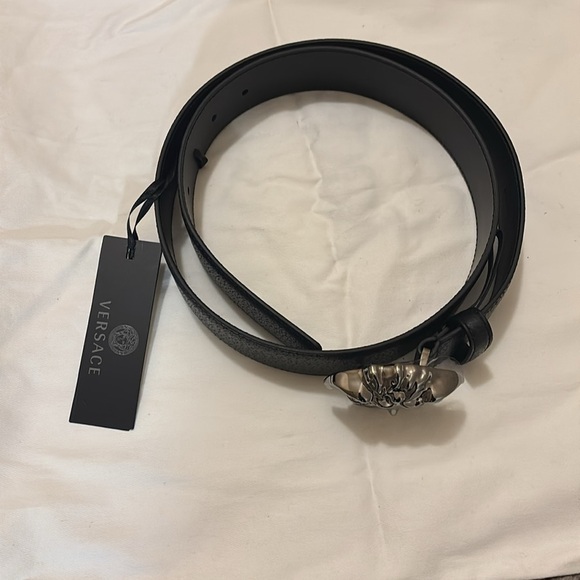 Versace belt brand new with tags - Picture 2 of 4